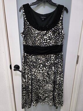 Perceptions 16P Black White Spotted Sleeveless Knee Length Dress